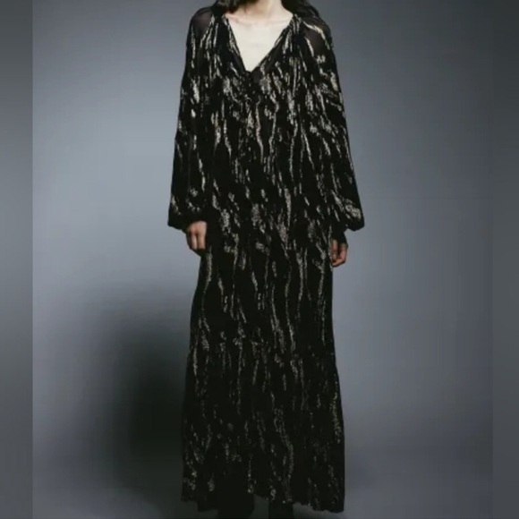 🆕 H&M Black and hold metallic Long sleeve Maxi dress. - Picture 1 of 11